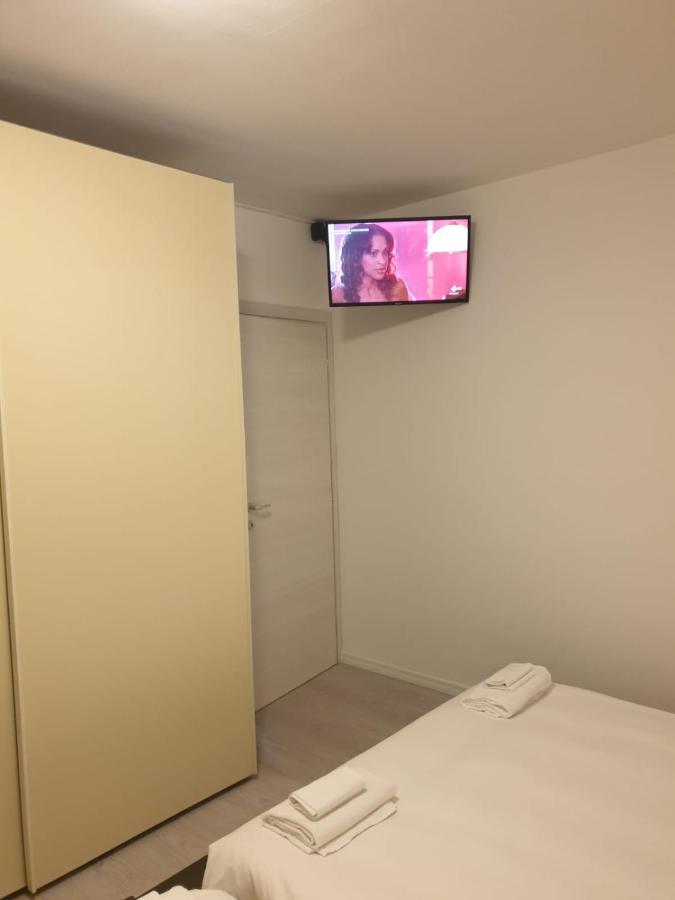 אודינה J&M House -Fronte Ospedale- Incluso Netflix E Disney Plus מראה חיצוני תמונה