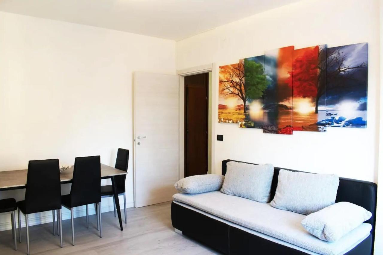 אודינה J&M House -Fronte Ospedale- Incluso Netflix E Disney Plus מראה חיצוני תמונה